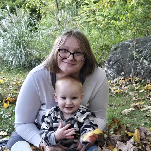 Meet your Posher, Noelle - Picture 1 of 1